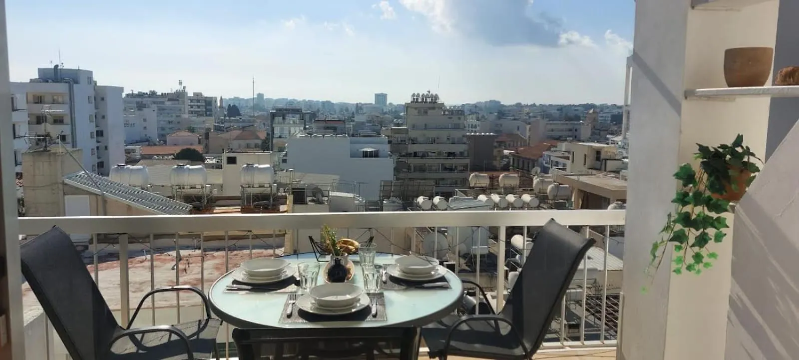Finnikoudes 2 Bed Sea View Apartment Larnaca 0*,  Kıbrıs