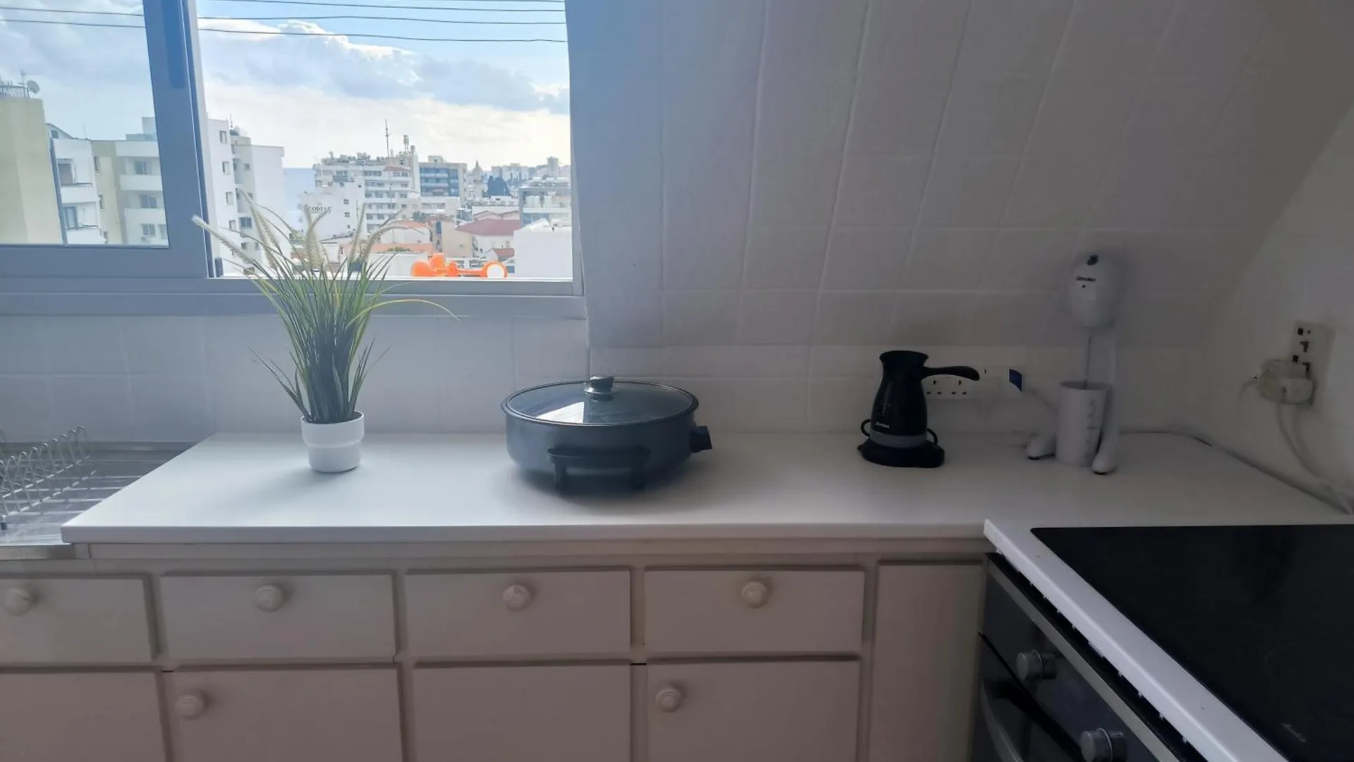 Finnikoudes 2 Bed Sea View Apartment Larnaca 0*,  Kıbrıs
