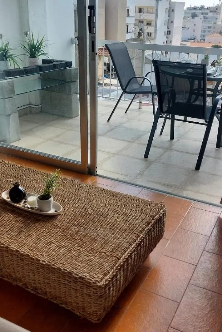 Finnikoudes 2 Bed Sea View Apartment Larnaca